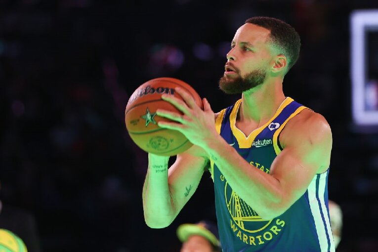 Stephen Curry voitti ensimmäisen NBA:n kaikkien tähtien kolmen pisteen vuosisadan taisteluvyön